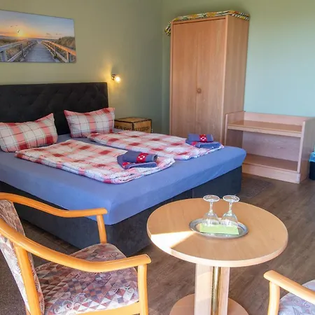 Zur Wittower Faehre Pensionat Wiek auf Rügen