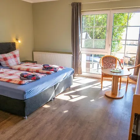 Zur Wittower Faehre Pensionat Wiek auf Rügen